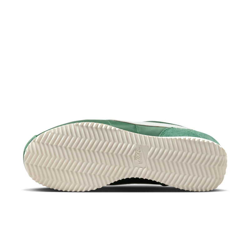 Stylish and high-quality Nike footwear, apparel, and accessories for men and women