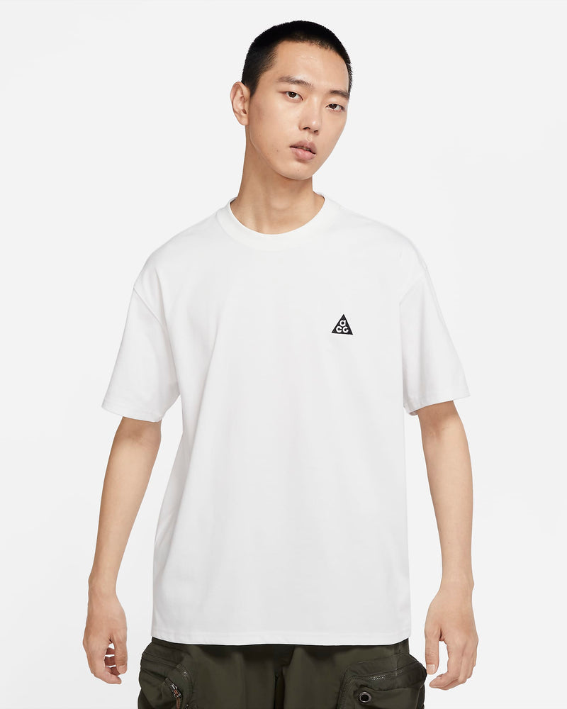 Stylish and high-quality Nike footwear, apparel, and accessories for men and women