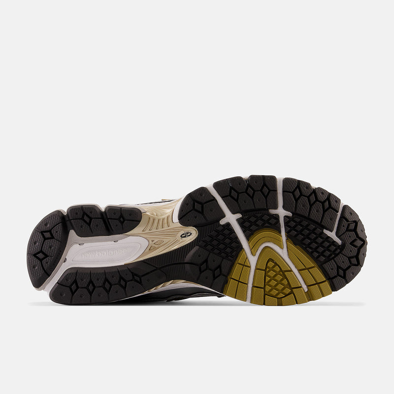 New Balance September 2023 Collection featuring a variety of sneakers, apparel, and accessories for men and women | ATMOS.PH