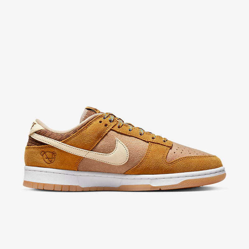 Nike Dunk Low SE - Timeless design with premium materials. Cool neutrals and pops of colour.