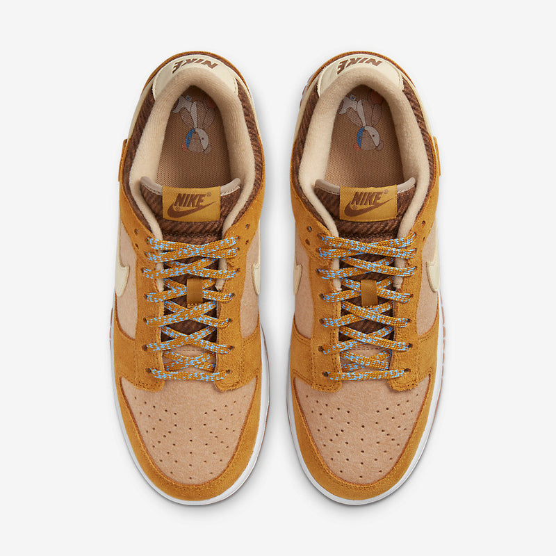 Nike Dunk Low SE - Timeless design with premium materials. Cool neutrals and pops of colour.