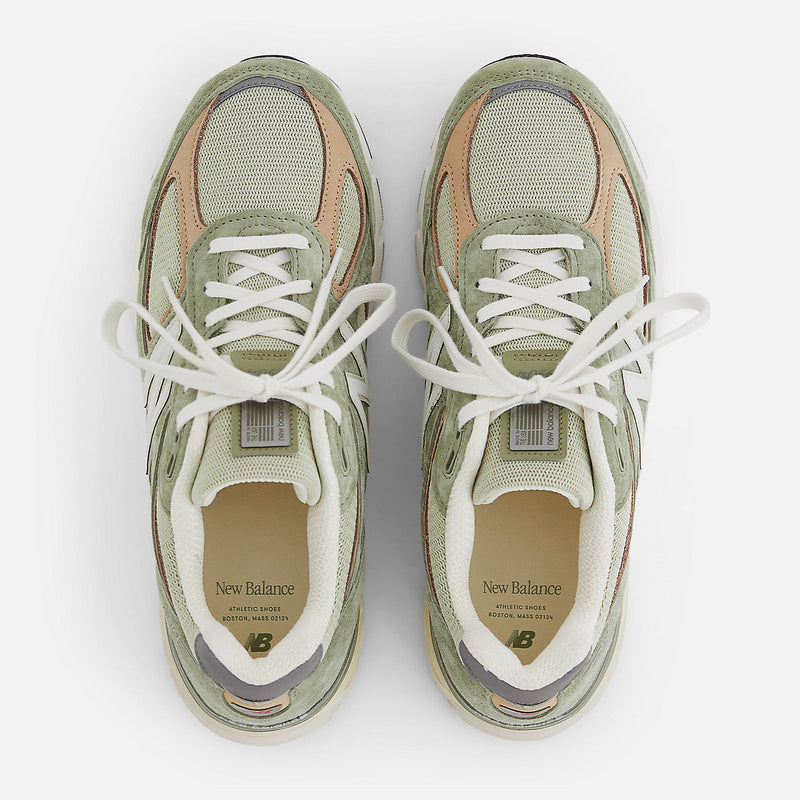 New Balance September 2023 Collection featuring a variety of sneakers, apparel, and accessories for men and women | ATMOS.PH